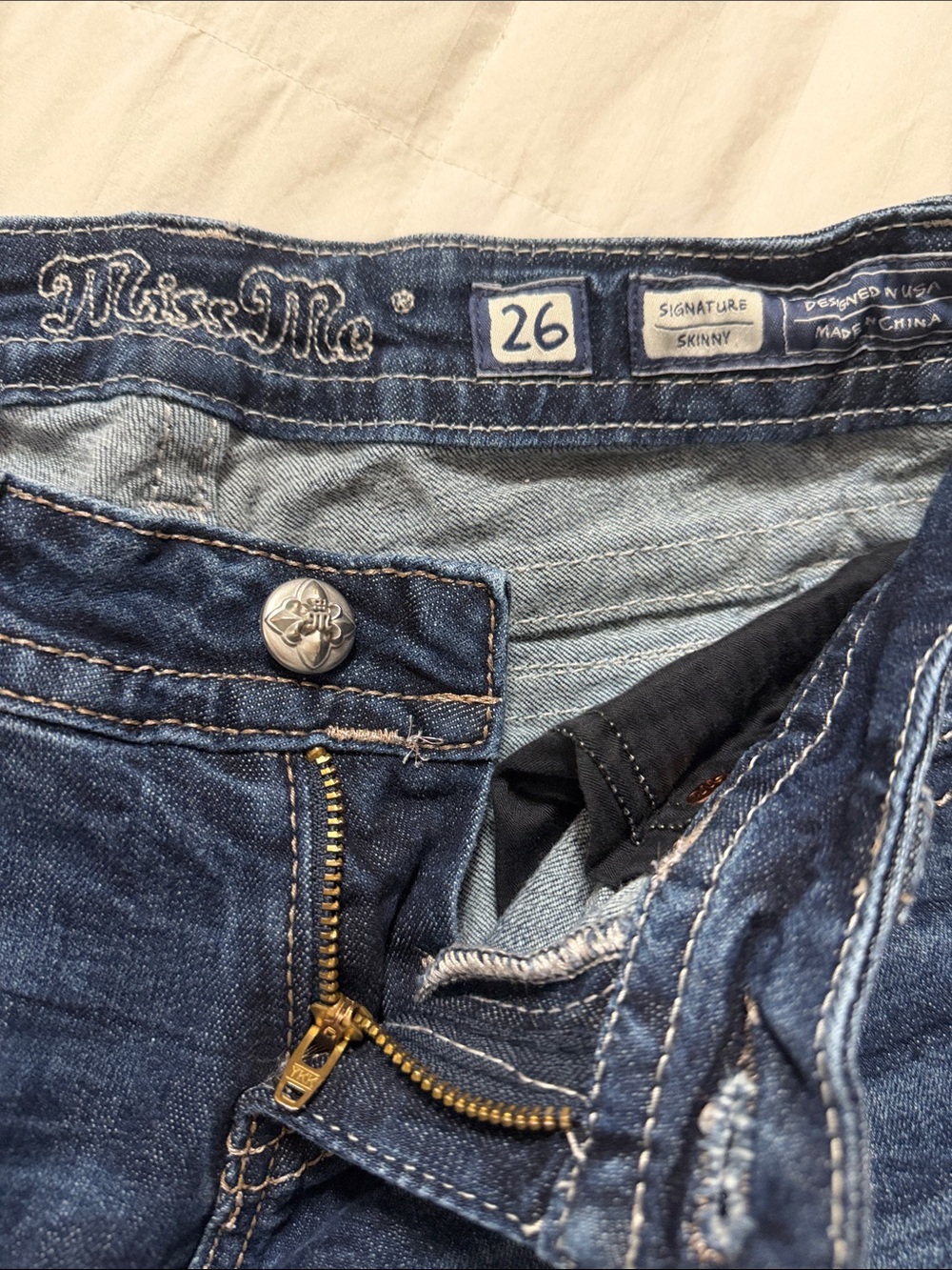 Miss Me Women's Medium Blue Washed Skinny Jeans size 26 x 25-1/2” inseam. - Picture 3 of 6
